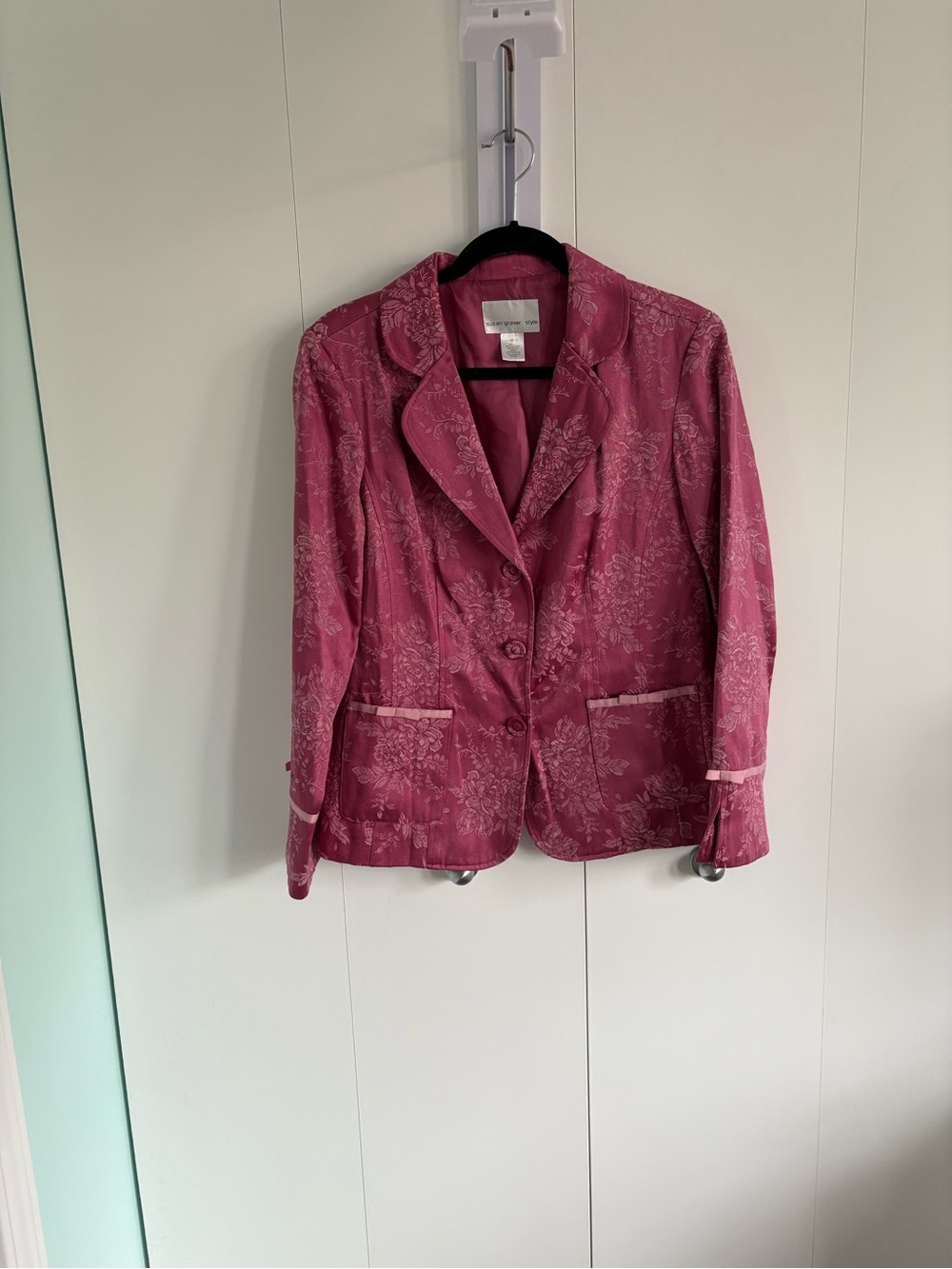 Susan Graver Pink Floral embroidered Blazer